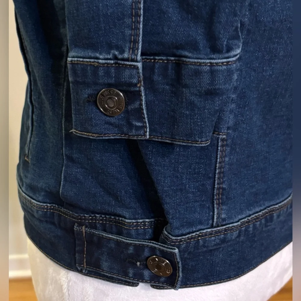 Like New, Nine West Dark Wash Fitted Jean Jacket, Breast Pockets, Size Junior M - Picture 4 of 8